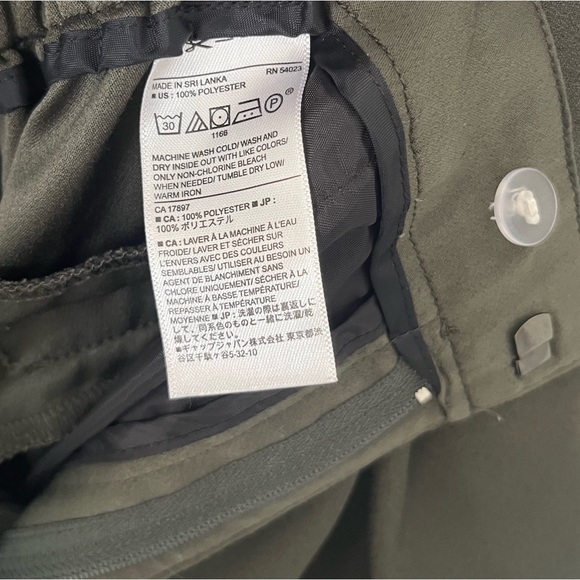 BANANA REPUBLIC  Olive Green High Rise 5" Inseam Pleated Shorts | Size 8 - Picture 7 of 7